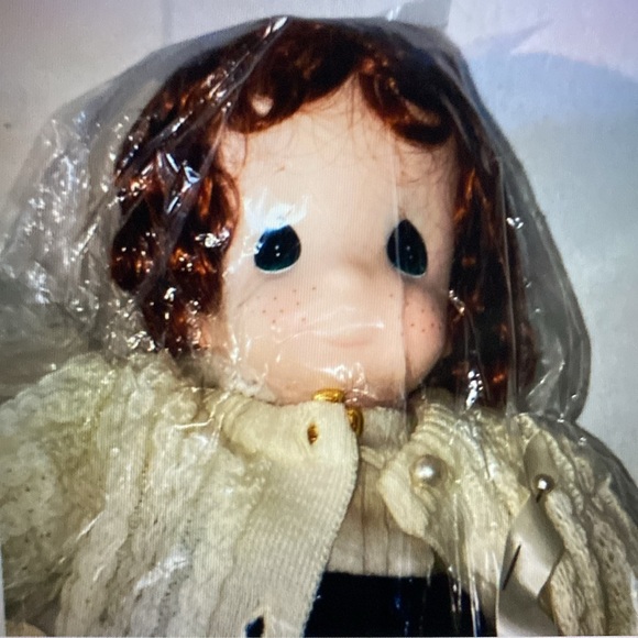 Bridget Classic Precious Moments - Picture 2 of 5